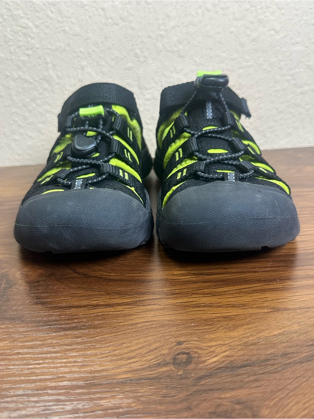 KEEN Newport H2 Kids Sandals Size 13 Black Lime Green Hiking Water Shoes 1009965 - Picture 7 of 12
